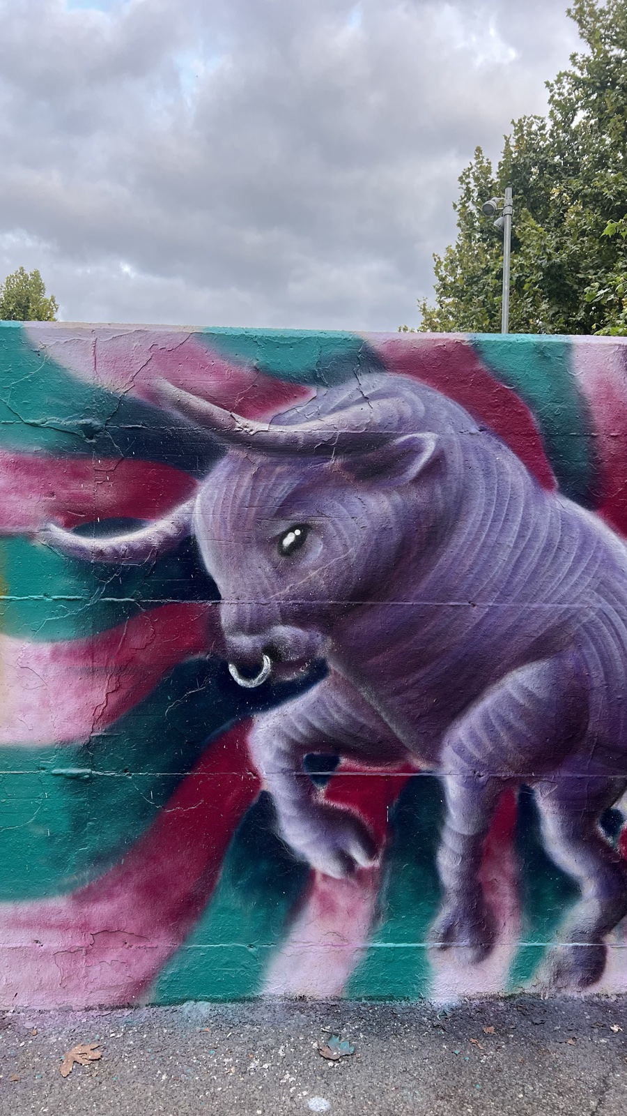 BULLL$HIT, mural de Cundo Marchi en Turín, Italia, vista 7