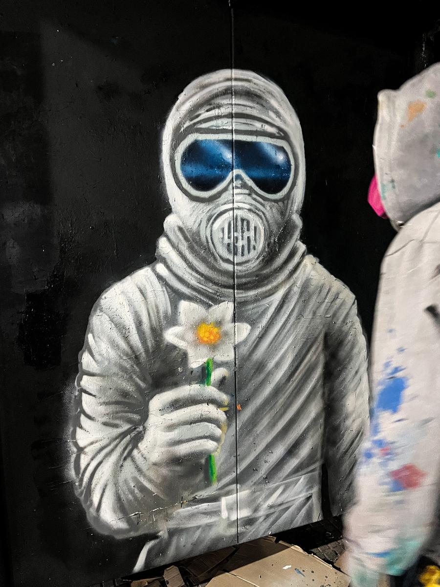 El Eternauta mural by Cundo Marchi in Buenos Aires, Argentina, view 3