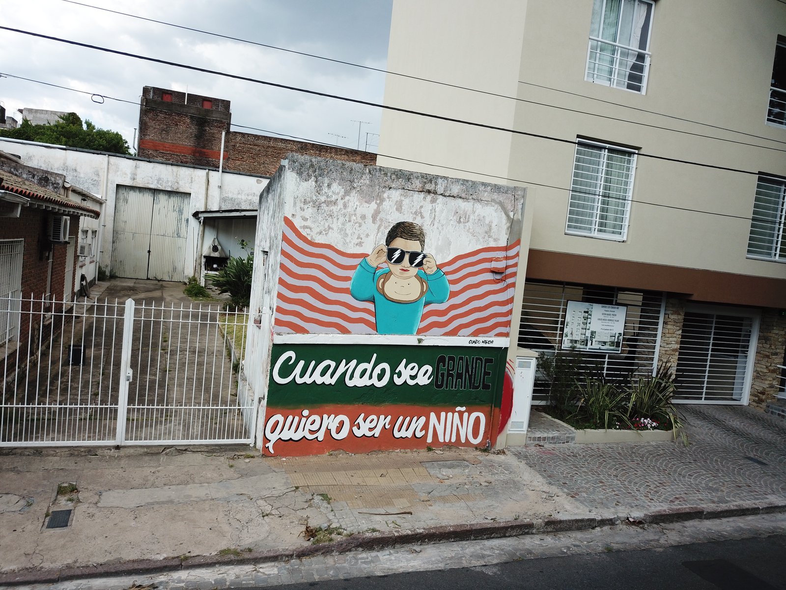 El Niño mural by Cundo Marchi in San Fernando, Buenos Aires, Argentina, view 2