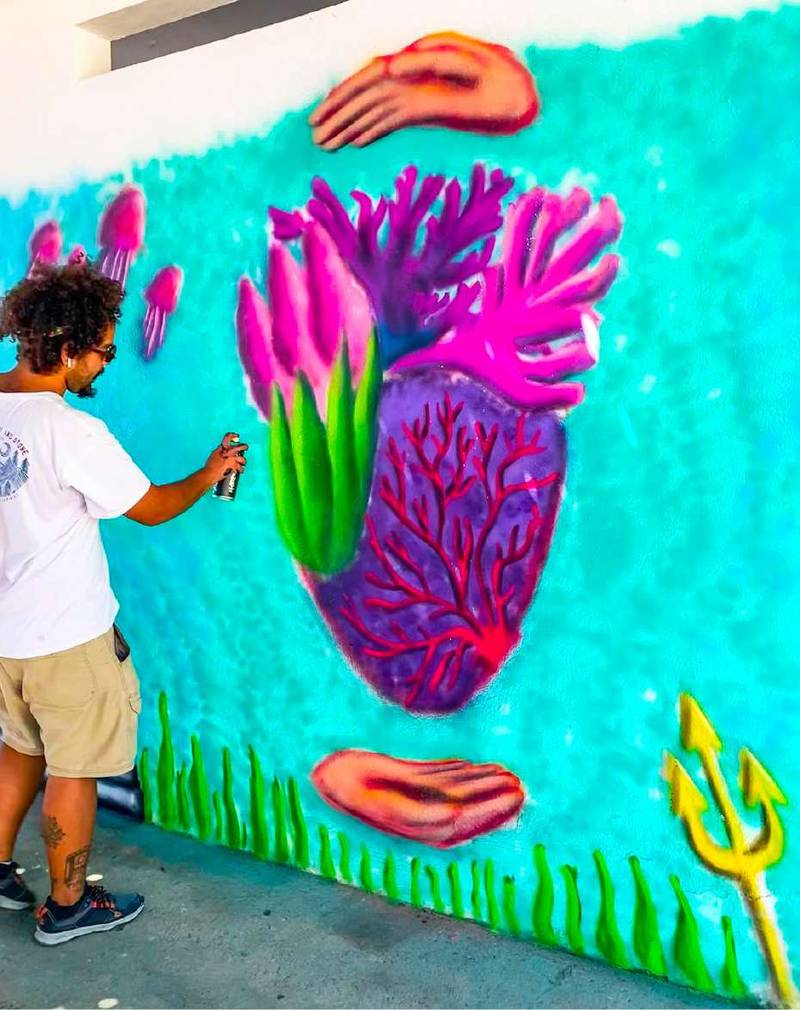 Ocean Heart mural by Cundo Marchi in Bonfil Urban Mural Fest, Acapulco, Mexico, view 2