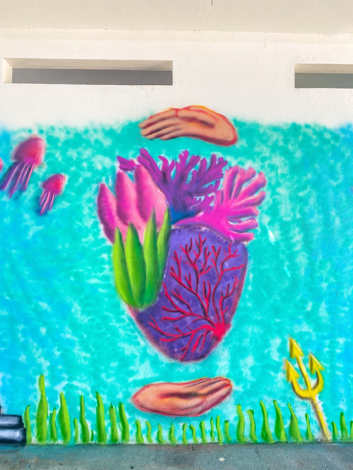 Ocean Heart mural by Cundo Marchi in Bonfil Urban Mural Fest, Acapulco, Mexico, view 10