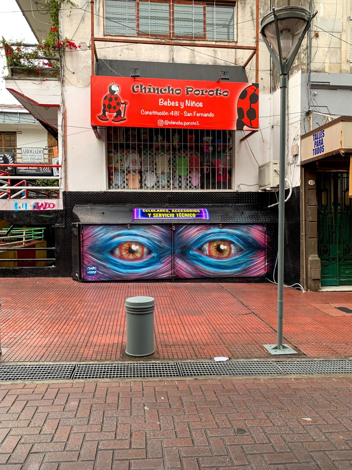 The Eyes mural by Cundo Marchi in Buenos Aires, Argentina, view 3