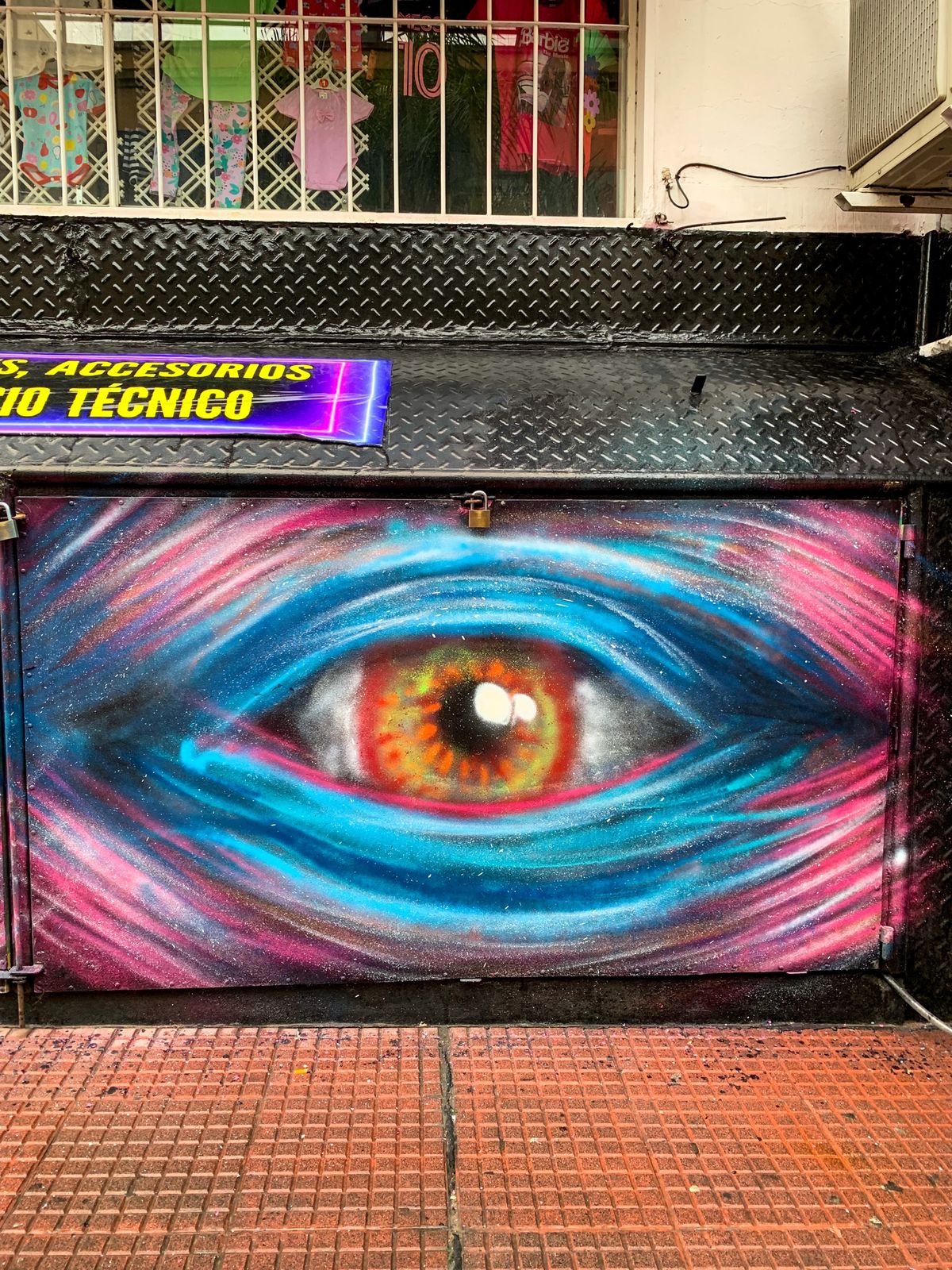 The Eyes mural by Cundo Marchi in Buenos Aires, Argentina, view 8
