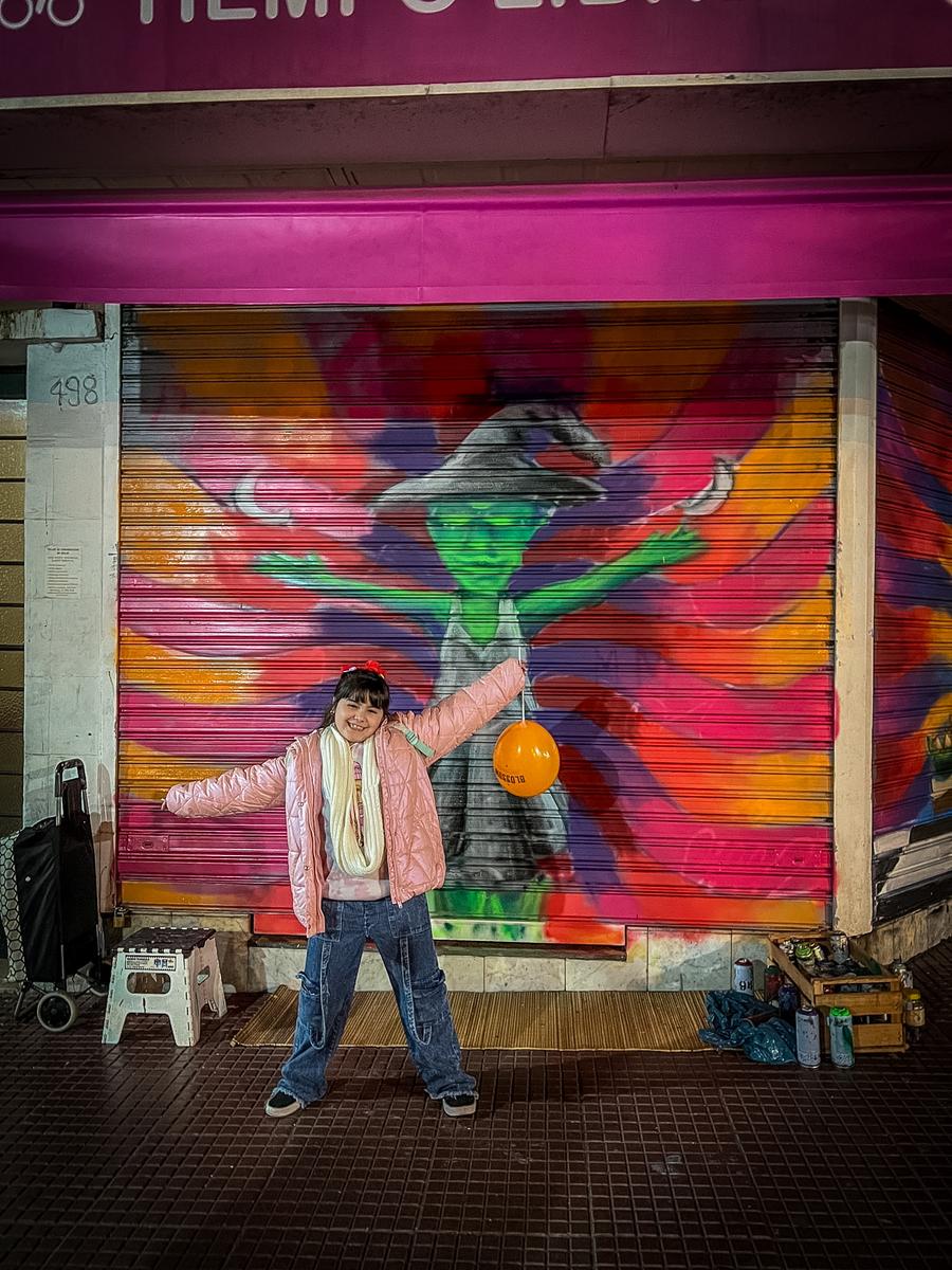 The Seesaw mural by Cundo Marchi in Buenos Aires, Argentina, view 6