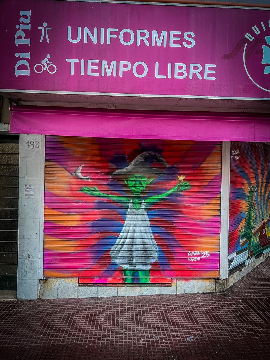 The Seesaw mural by Cundo Marchi in Buenos Aires, Argentina, view 8